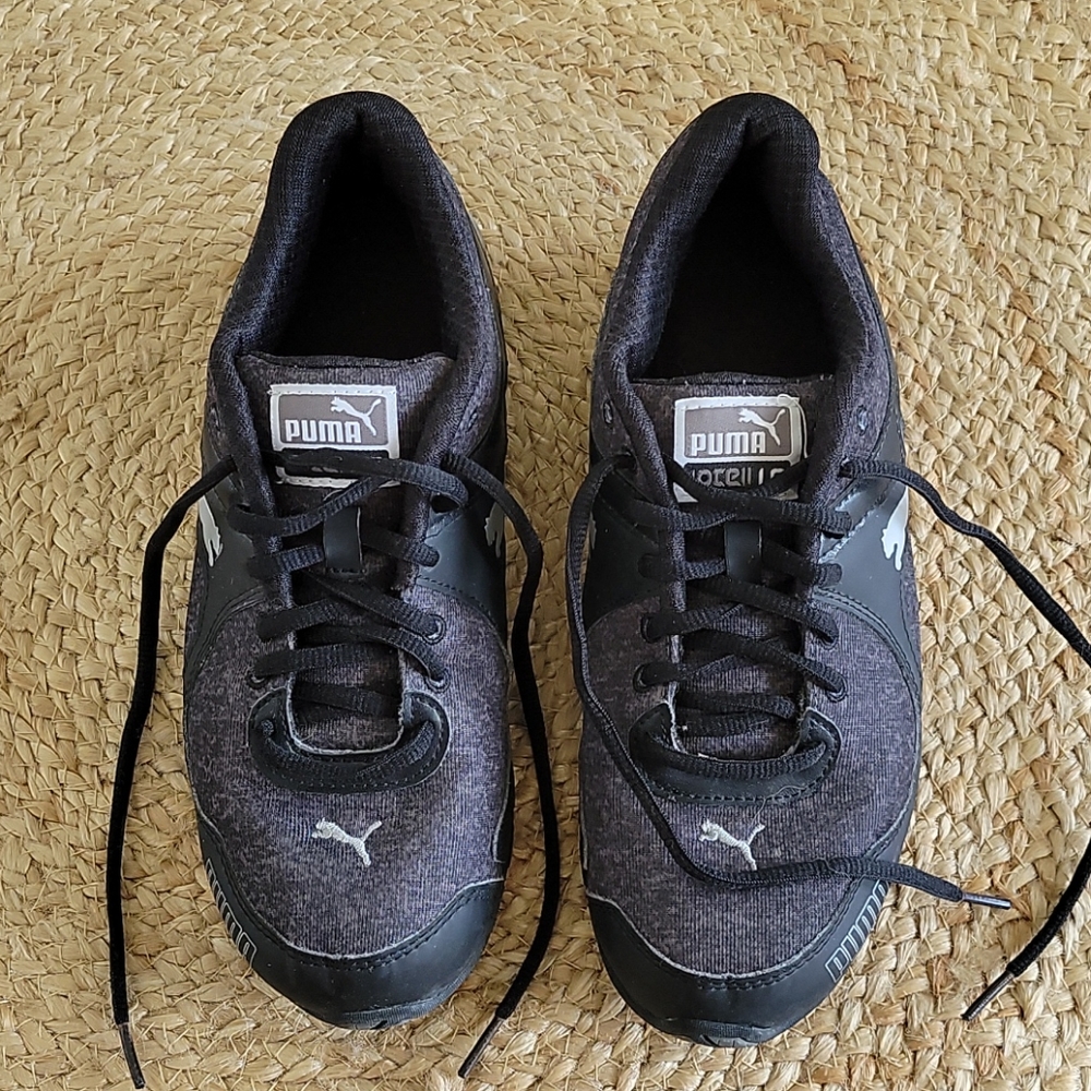 Tennis shoes puma